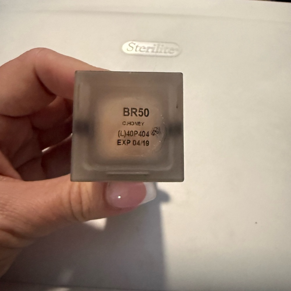 Yves Saint Laurent All Hours Foundation - Cream - Picture 4 of 4